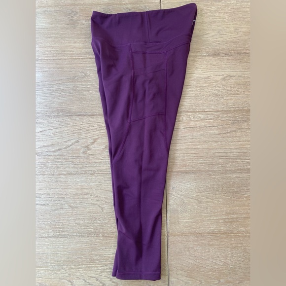 Zyia Plum Pocket Light n Tight Hi-Rise Capri 20” - Picture 7 of 7